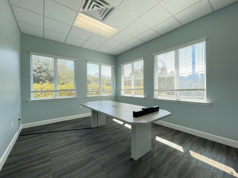 More Photos Of 1701 NW 80th Blvd, Gainesville Office For Sale