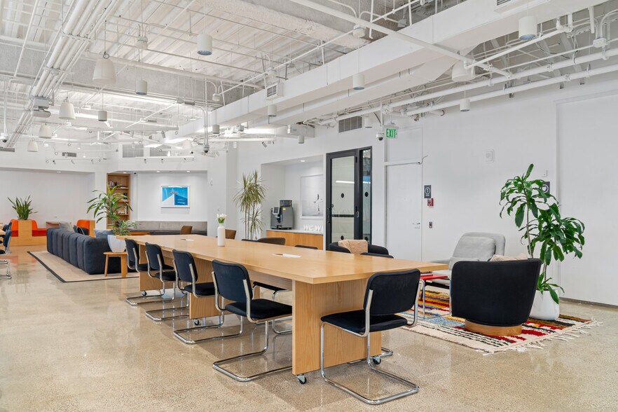 More Photos Of 200 S Biscayne Blvd, Miami Coworking Space