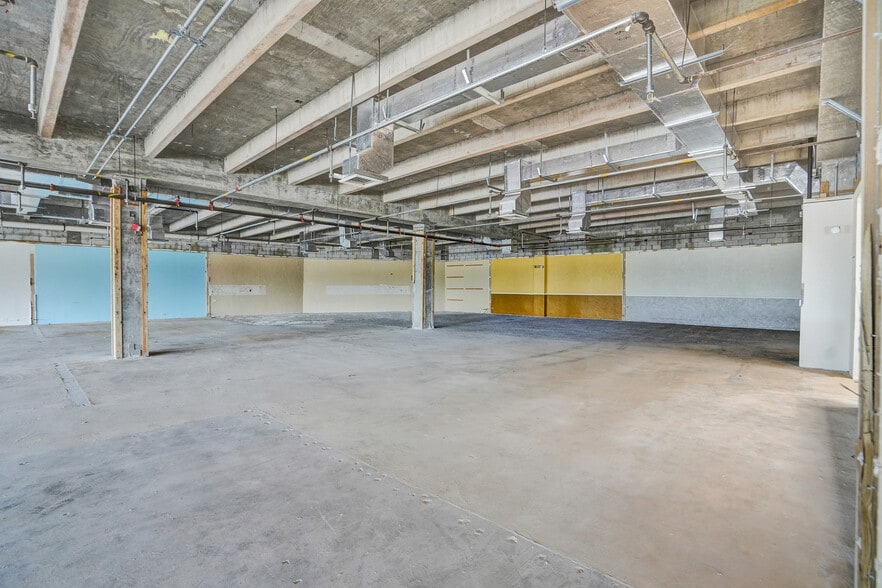 More Photos Of 4690 S University Dr, Davie Freestanding For Lease