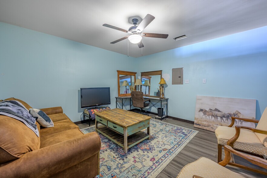 More Photos Of 523 Walnut St, Columbus Storefront Retail Office For Sale