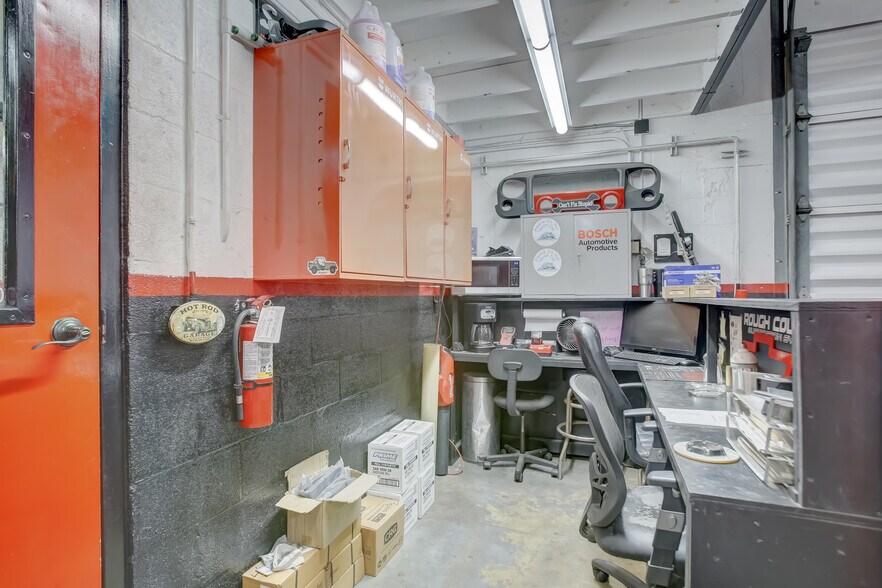 More Photos Of 530 S Dixie Hwy W, Pompano Beach Auto Repair For Sale