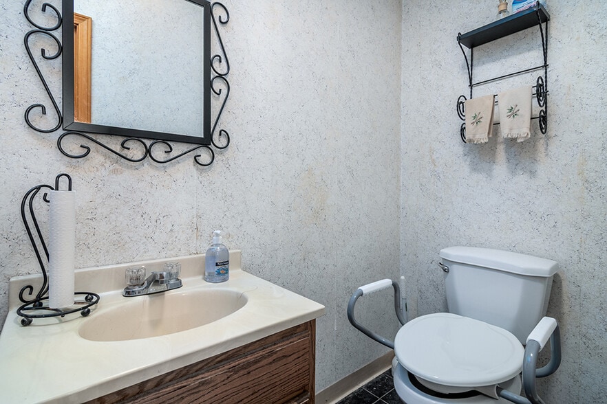 More Photos Of 1824 Warwick Ave, Warwick Storefront For Sale