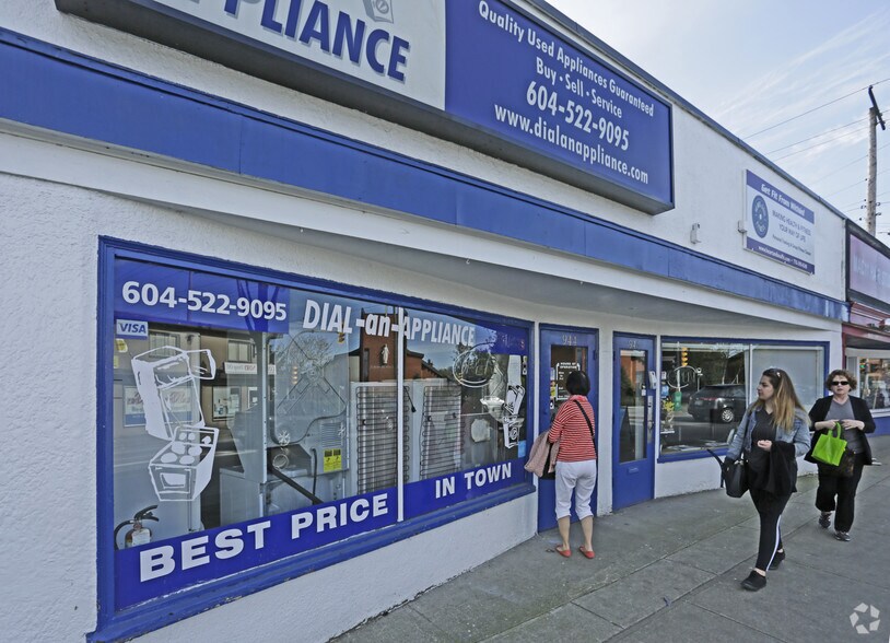 More Photos Of 948-950 12th St, New Westminster Storefront For Lease