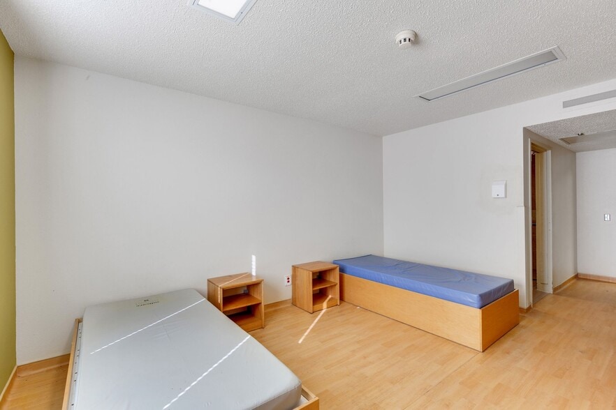 Primary Photo Of 5121 Raytown Rd, Kansas City Hospital For Sale