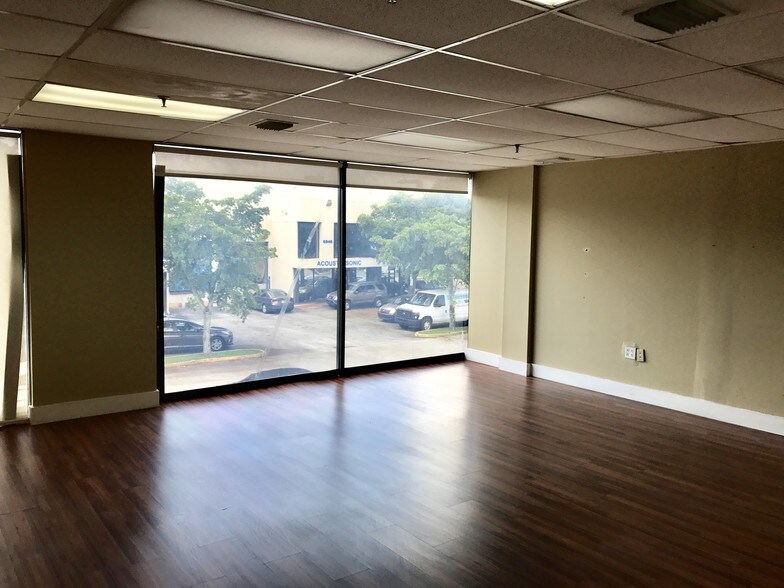 More Photos Of 6900-6914 NW 50th St, Miami Warehouse For Lease