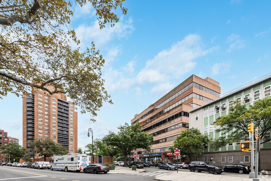 More Photos Of 6860 Austin St, Forest Hills Office For Lease