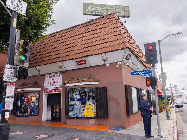More Photos Of 1646 N Las Palmas Ave, Los Angeles Restaurant For Sale