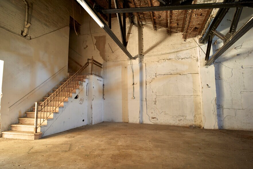 More Photos Of 2001 N Howard Ave, Tampa Office For Sale