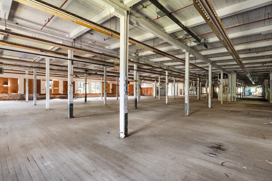 More Photos Of 277 E Main St, East Brookfield Warehouse For Sale