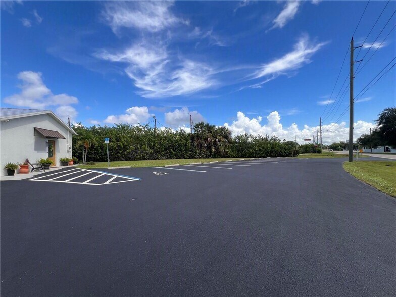 More Photos Of 180 Rio Villa Dr, Punta Gorda Freestanding For Sale