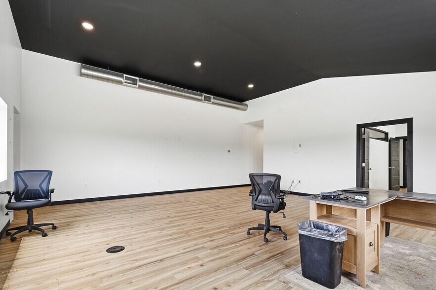 More Photos Of 22900 W Skelly Rd, Haskell Light Manufacturing For Sale