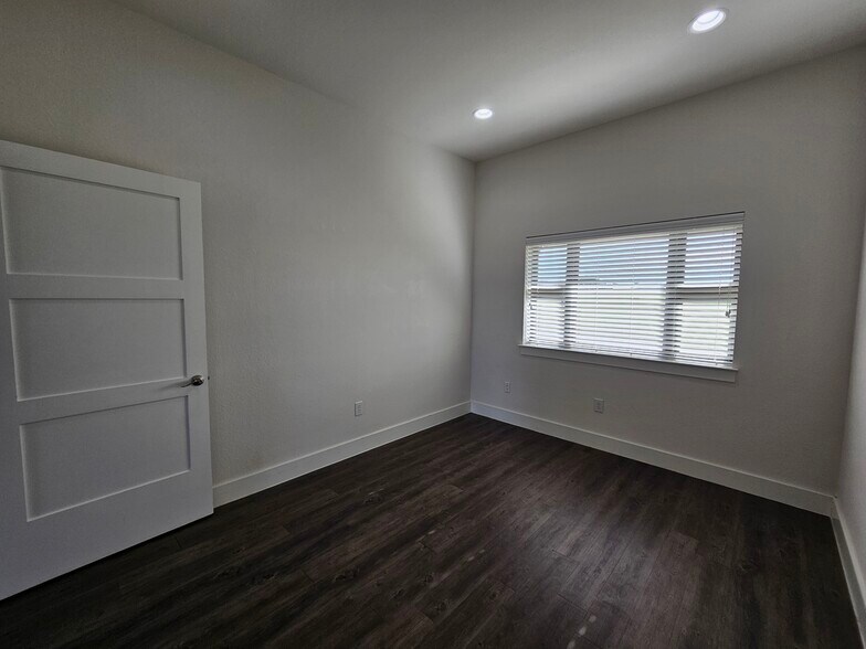 More Photos Of 230 Klattenhoff Ln, Hutto Office For Lease