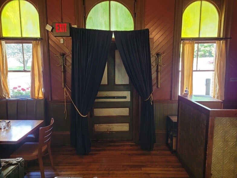 More Photos Of 26 Depot Ave, Windsor Restaurant For Sale