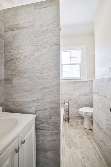 More Photos Of 1013 Drew St, Clearwater Apartments For Lease