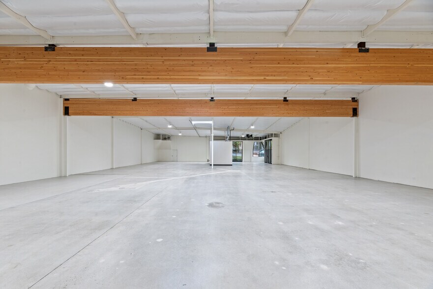 More Photos Of 31119 Via Colinas, Westlake Village Light Manufacturing For Sale