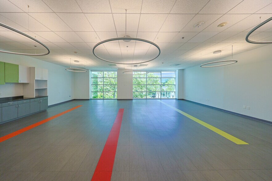 More Photos Of 2380 Conejo Spectrum St, Thousand Oaks Office For Sale