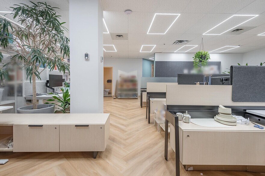 More Photos Of 50 Rue Saint-Charles O, Longueuil Medical For Lease