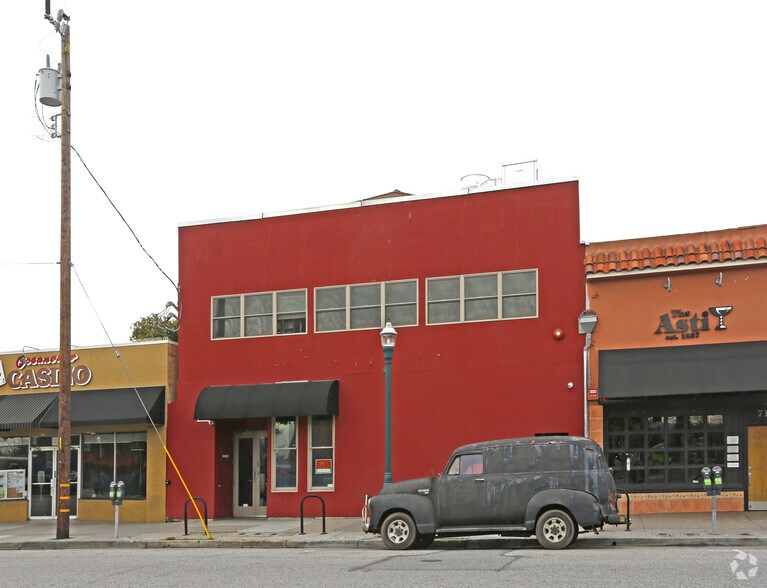 More Photos Of 711 Pacific Ave, Santa Cruz Restaurant For Lease