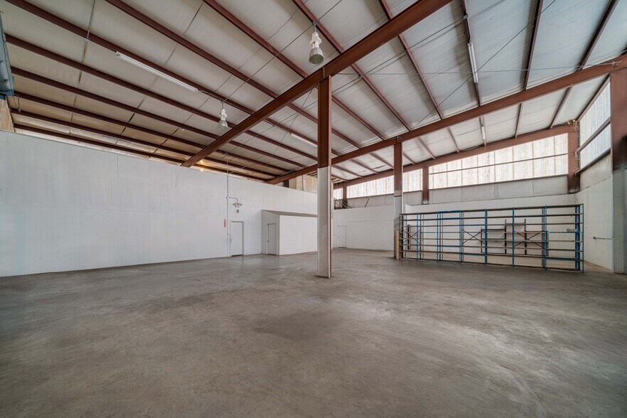 More Photos Of 4909 Fulton St, Houston Warehouse For Lease