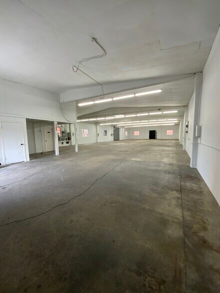 More Photos Of 149 W 31st St, Los Angeles Warehouse For Lease