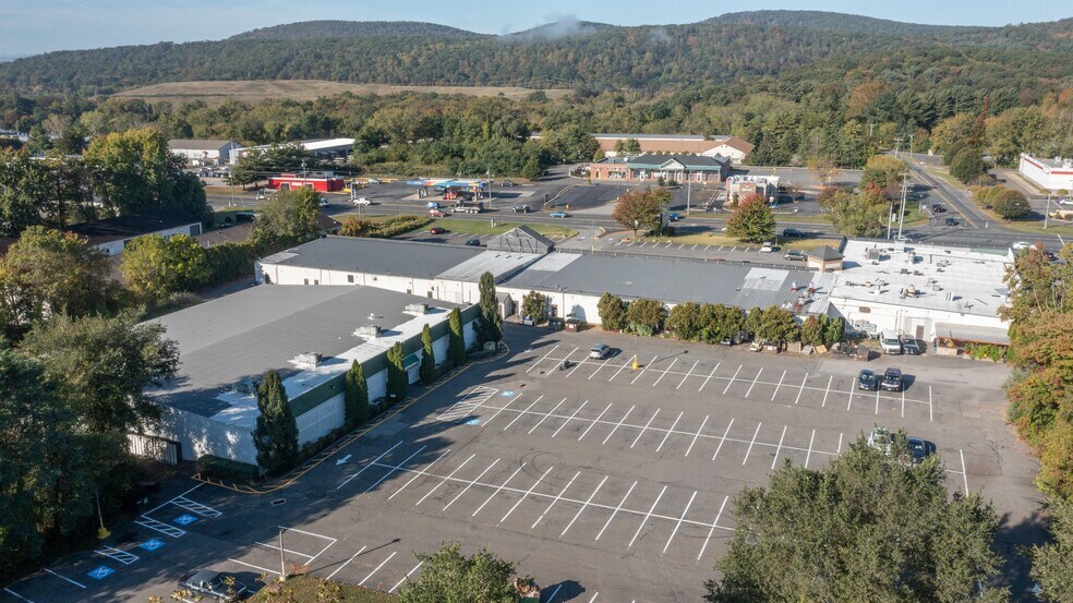 More Photos Of 129-145 Danbury Rd, New Milford Storefront For Lease