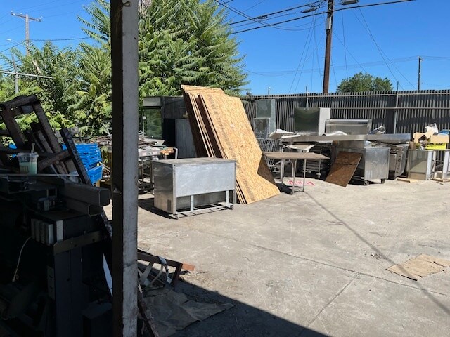 More Photos Of 691 E Valley Blvd, Colton Light Distribution For Sale