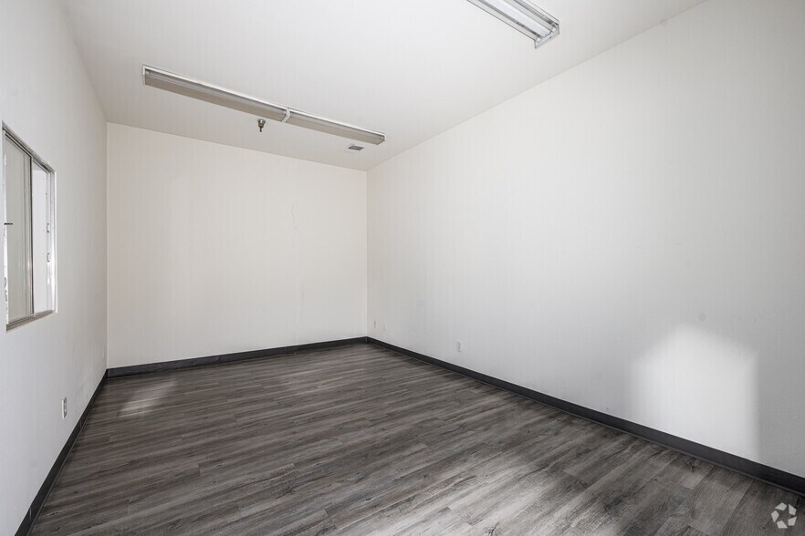 More Photos Of 4802 Littlejohn St, Baldwin Park Warehouse For Lease