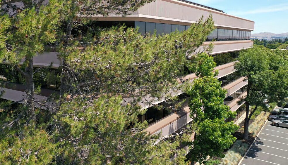More Photos Of 7901 Stoneridge Dr, Pleasanton Office For Lease