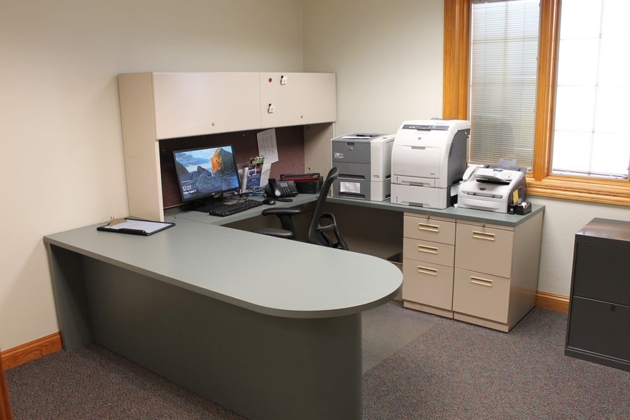 More Photos Of 2848 Memorial Dr, Two Rivers Medical For Lease