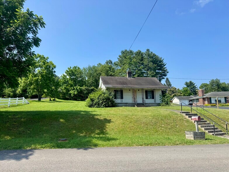More Photos Of 1388 Ritter Dr, Daniels Freestanding For Sale