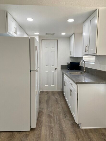 More Photos Of 619 E Ridgecrest Blvd, Ridgecrest Apartments For Sale