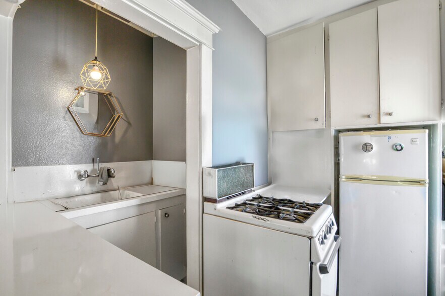 More Photos Of 1276 N Sweetzer Ave, West Hollywood Apartments For Sale