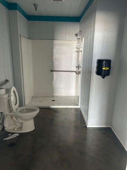 More Photos Of 650 6th St SW, Winter Haven Manufacturing For Lease