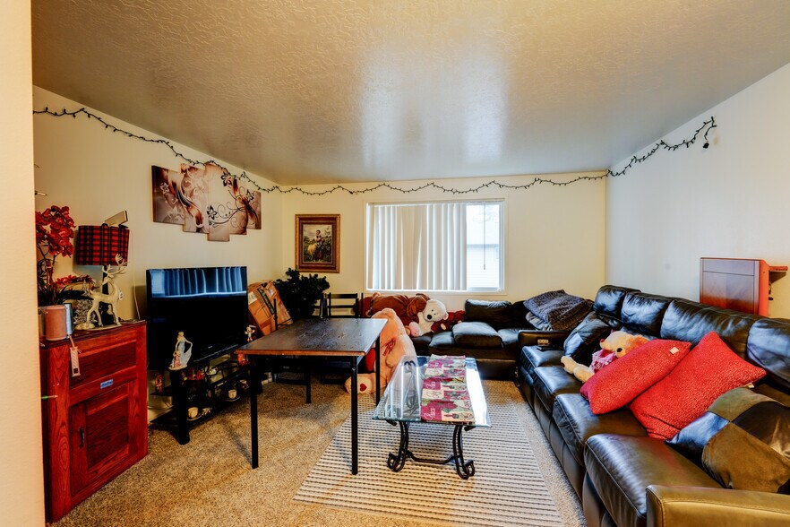 More Photos Of 16405 E Burnside St, Portland Apartments For Sale