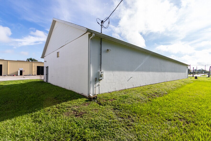 More Photos Of 6901 S 78th St, Riverview Warehouse For Lease