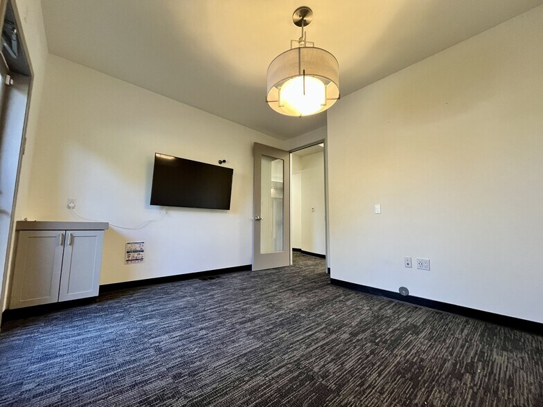 More Photos Of 626 Tamalpais Dr, Corte Madera Office For Lease
