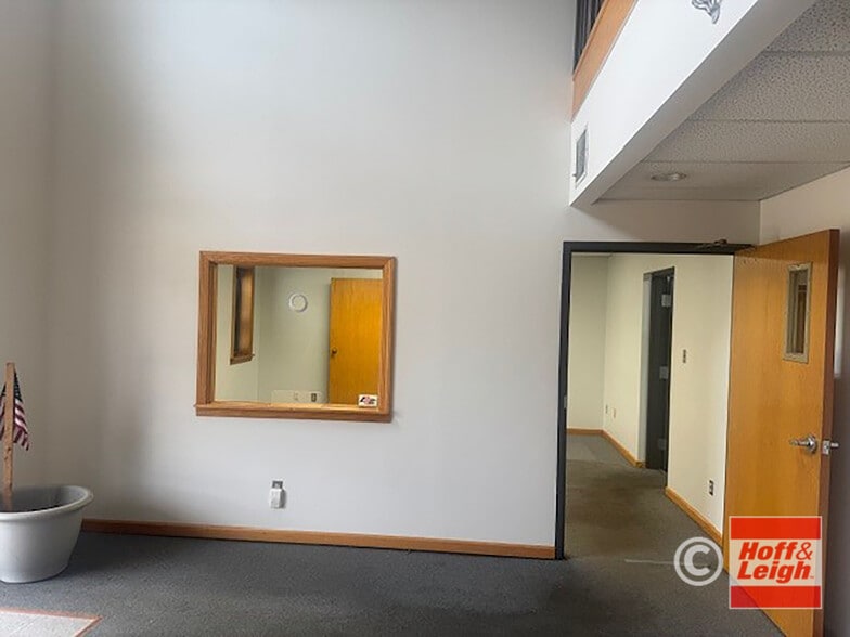 More Photos Of 1750 Newberry St, Cuyahoga Falls Warehouse For Sale