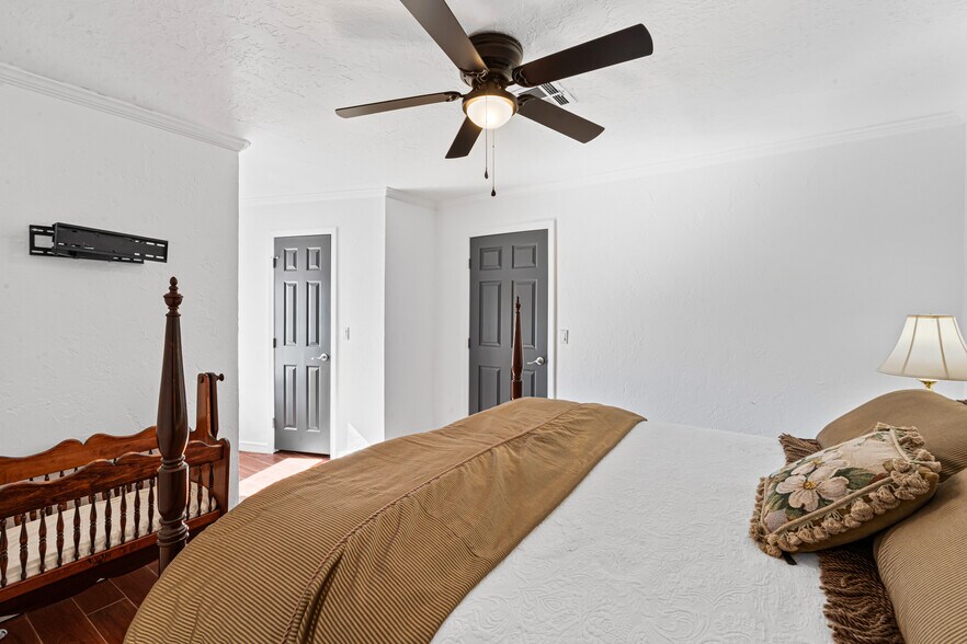 More Photos Of 410 W Harrison Ave, Guthrie Freestanding For Sale