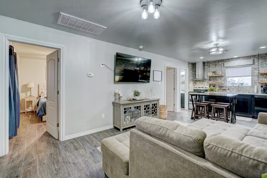 More Photos Of 1207 W Gore Blvd, Lawton Apartments For Sale