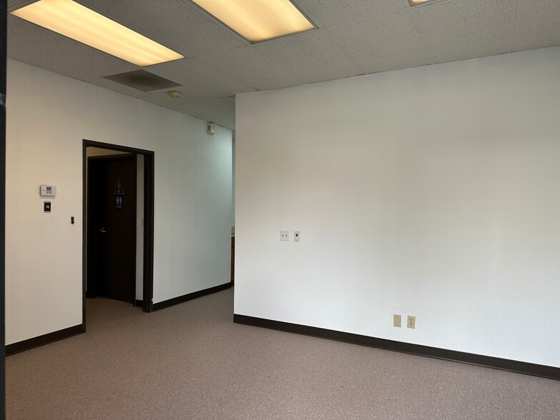 More Photos Of 150 Commerce Way, Walnut Warehouse For Lease