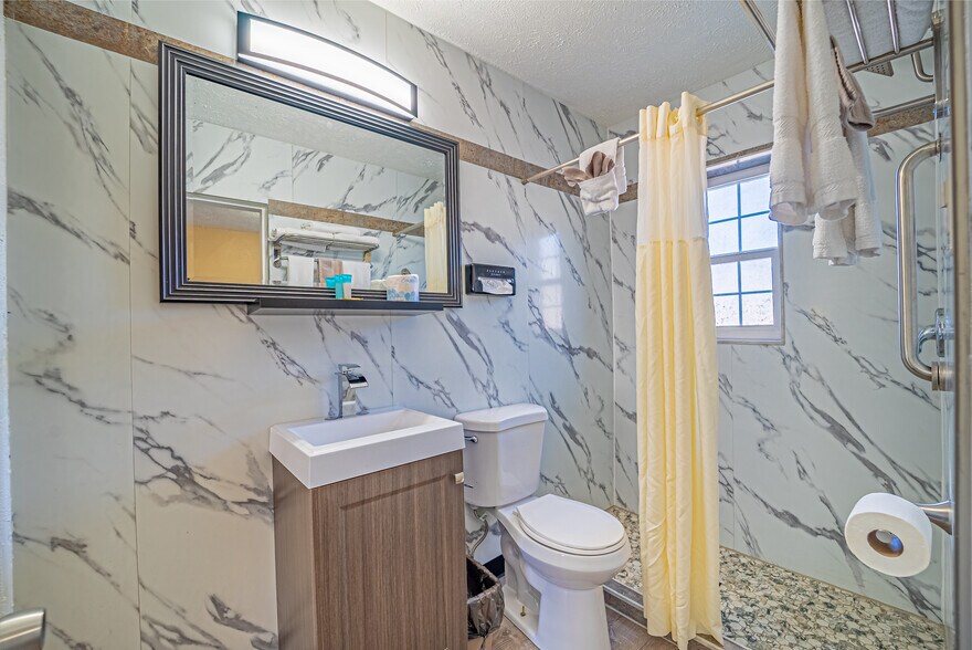 More Photos Of 1349 Idaho St, Elko Hotel For Sale