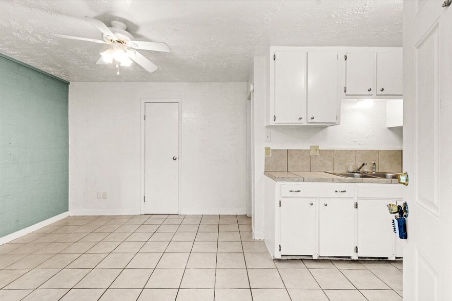 More Photos Of 1107 Palestine St, Conroe Apartments For Sale