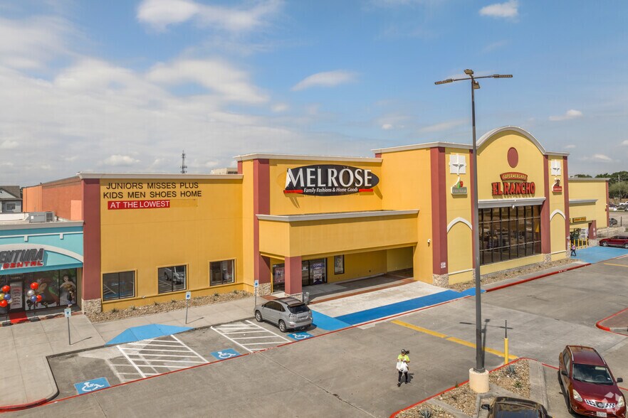 More Photos Of 11303-11495 Veterans Memorial Dr, Houston Unknown For Lease