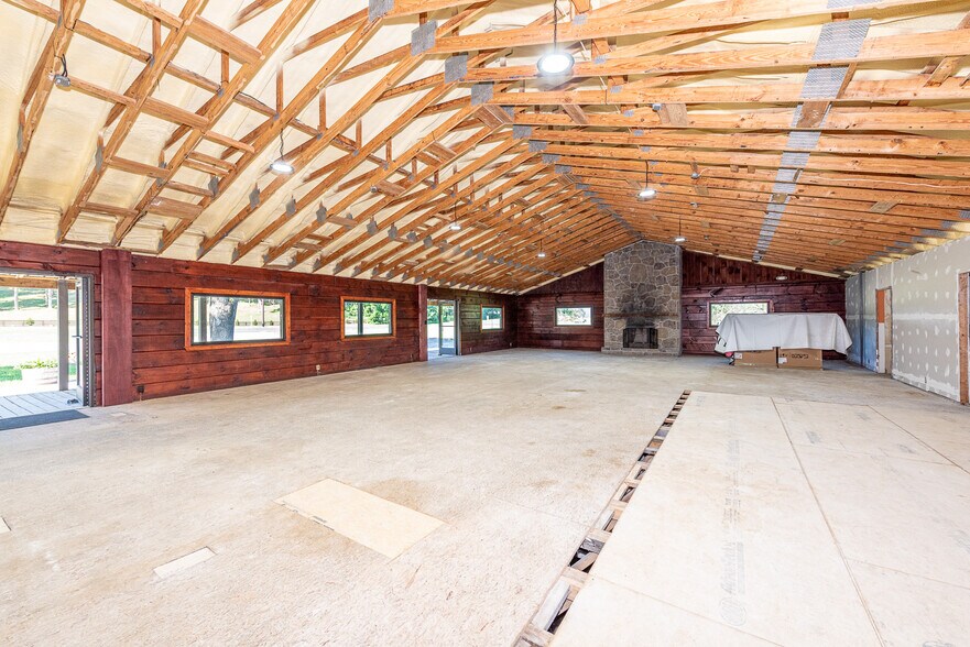 More Photos Of 8123 E Lamar Alexander Pky, Townsend Restaurant For Sale