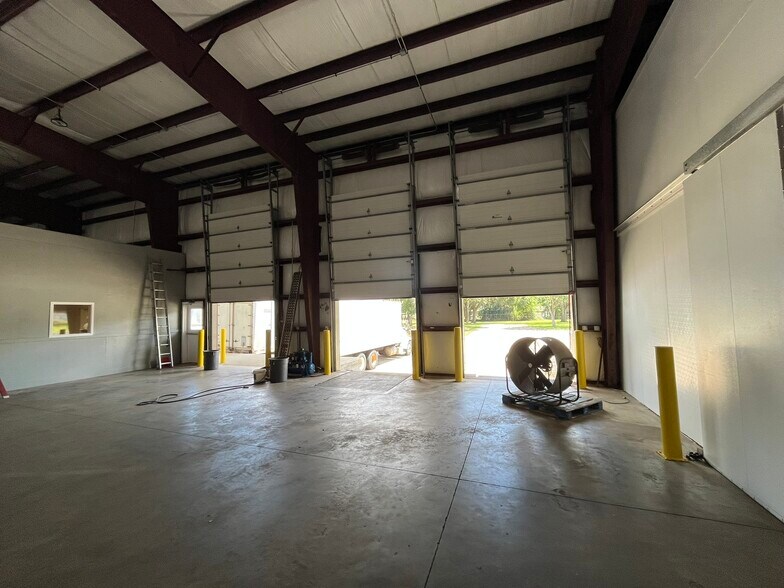 More Photos Of 2400 W Herman St, Pensacola Warehouse For Sale