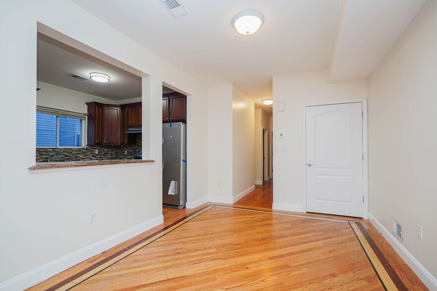 More Photos Of 1330-1332 Rockland Ave, Staten Island Medical For Sale