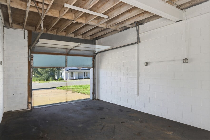 More Photos Of 679 E Main Ave, Taylorsville Flex For Sale