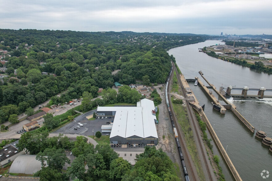 More Photos Of 1 Herron Ave, Emsworth Warehouse For Lease