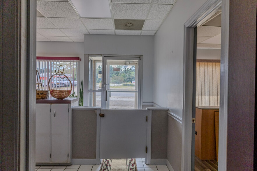 More Photos Of 710 N Walnut St, Fairmont General Retail For Sale