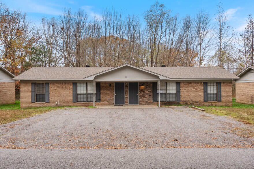 More Photos Of 16 Linder Rd, Greenbrier Apartments For Sale